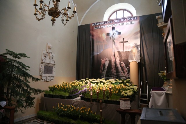 W Wielką Sobotę, 3 kwietnia w kościele pod wezwaniem Niepokalanego Poczęcia Najświętszej Maryi Panny można było zobaczyć piękny Grób Pański. >>>Więcej zdjęć na następnych slajdach