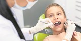 Gabinet dentysty w każdej krakowskiej szkole? Potrzeba na to ponad 30 mln zł