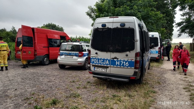 89-letnie mieszkańca gminy Wierzbica poszukiwali między innymi policjanci i strażacy.