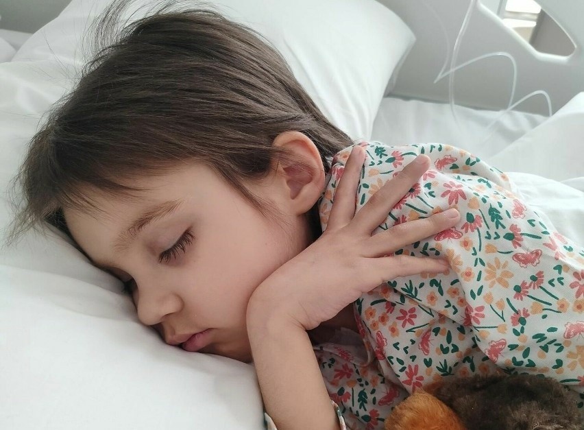 7-letnia Maja od czterech lat walczy z nowotworem.