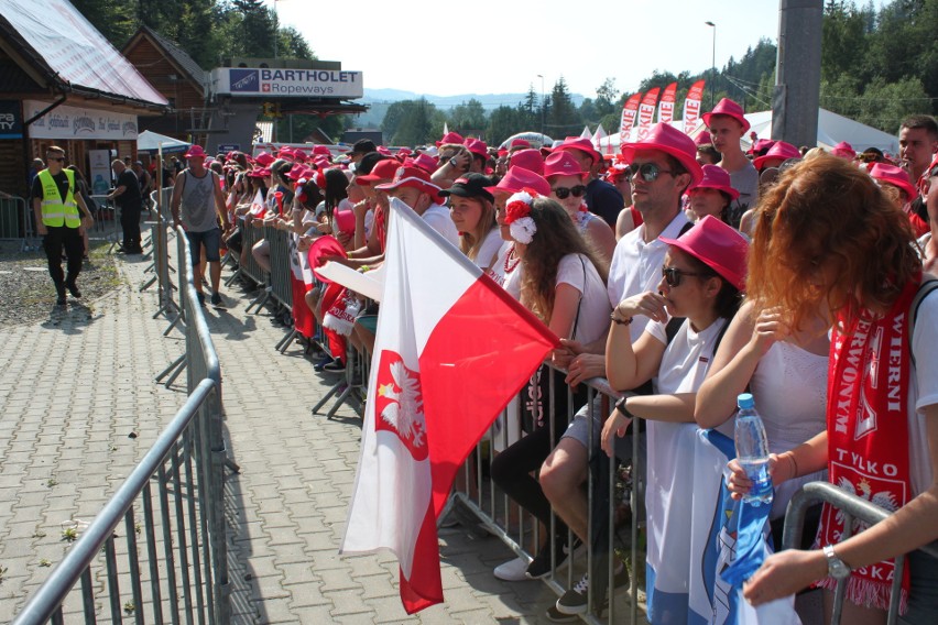 FIS Grand Prix w Wiśle: Polacy wygrywają  konkurs drużynowy z rekordową przewagą, a kibice szaleją z radości ZDJĘCIA KIBICÓW
