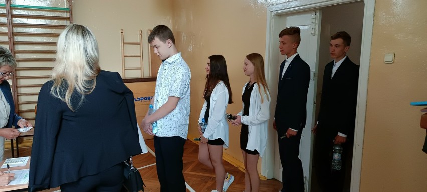 Egzamin ósmoklasisty 2022 z matematyki w Szkole Podstawowej w Kurozwękach. Zobaczcie zdjęcia 