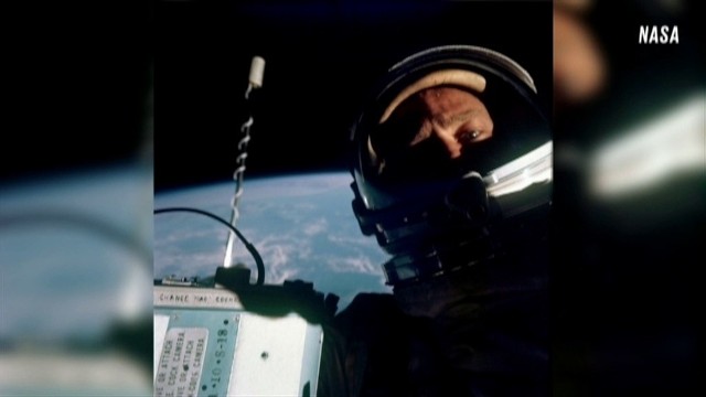 Buzz Aldrin i pierwsze kosmiczne selfie