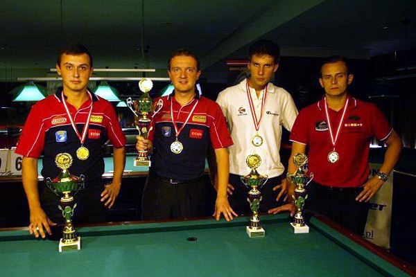 Radosław Babica (drugi z lewej) po triumfie w turnieju w Łodzi. Fot. PZBil.