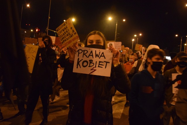 Wtorkowy protest zgromadził kilkaset osób.