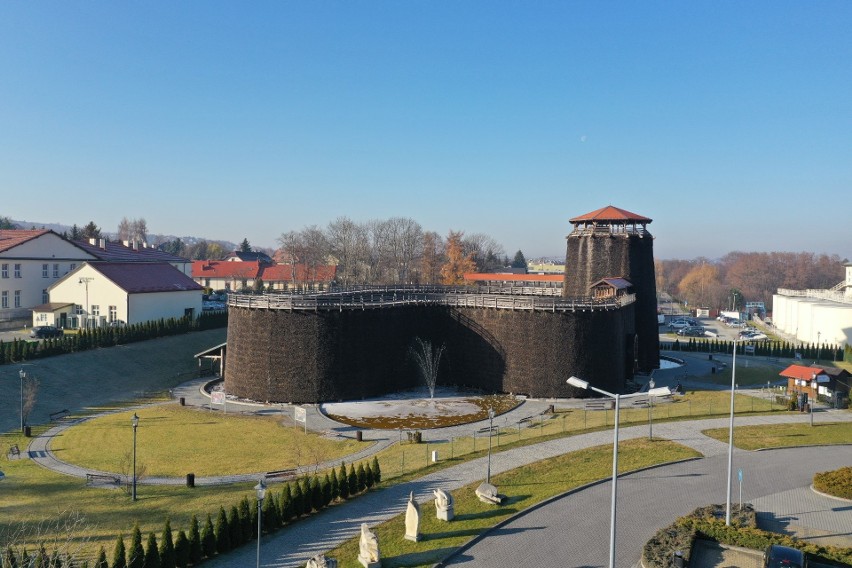 Przy tężni solankowej w Parku św. Kingi w Wieliczce...