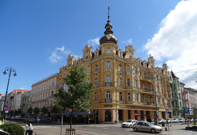 Wyprawa śladami Józefa Święcickiego, budowniczego i pomysłodawcy ponad 200 obiektów (w tym tego), pozwala zwiedzić wyjątkowe miejsca Bydgoszczy, interesujące zarówno dla miłośników architektury, jak i turystów