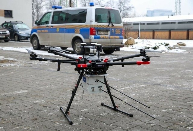 Specjalistyczny dron, badający, co spalają w piecach mieszkańcy, lata już po niebie w Katowicach i SosnowcuZobacz kolejne zdjęcia/plansze. Przesuwaj zdjęcia w prawo naciśnij strzałkę lub przycisk NASTĘPNE
