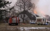 Pożar dworku w Zieleninie. Rodzina straciła dom. Możesz im pomóc!