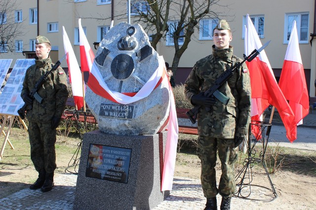 Odsłonięcie pomnika  bohaterskiego sapera w Skwierzynie