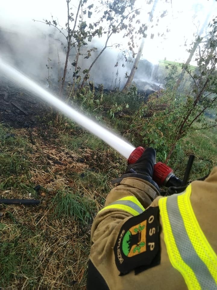 Pożar stodoły w gminie Suwałki. Spłonęło pięć ton zboża i maszyny