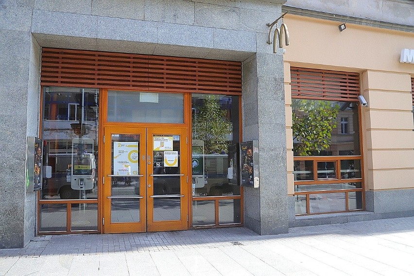 Restauracje i bary w Łodzi zamknięte. Łodzianie chętnie zamawiają i kupują na wynos