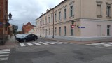 Policjanci z Chełmna zatrzymali mężczyznę, który głową dziecka zbił szybę auta