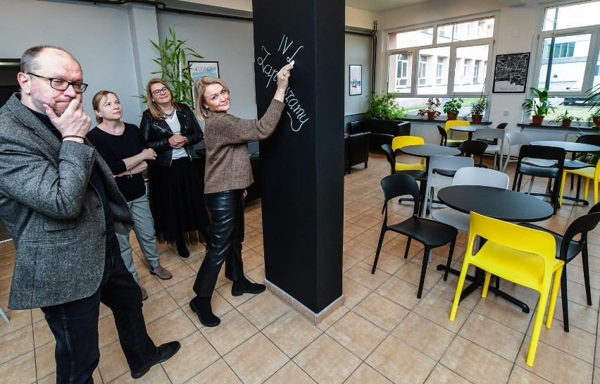 Kafeteria to miejsce w IV LO w Bydgoszczy, które powstało...