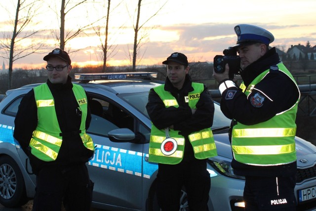 Przez ostatnie dwa dni na drogach powiatu lipnowskiego patrole ruchu drogowego wzmocnione przez policjantów z oddziału prewencji zwracały szczególną uwagę na pieszych.