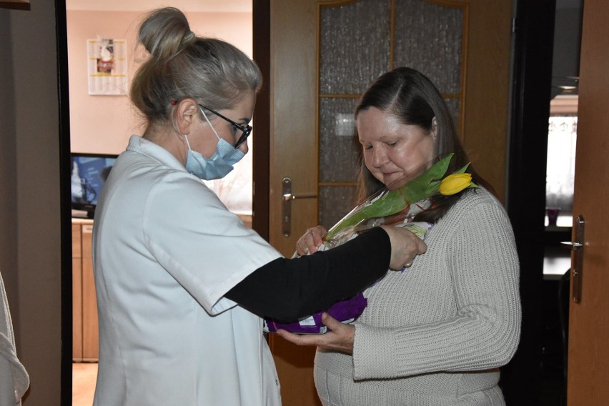 Piękny gest gospodyń z Jacentowa z okazji Dnia Kobiet i Dnia Mężczyzny dla mieszkańców Domu Pomocy Społecznej w Sandomierzu