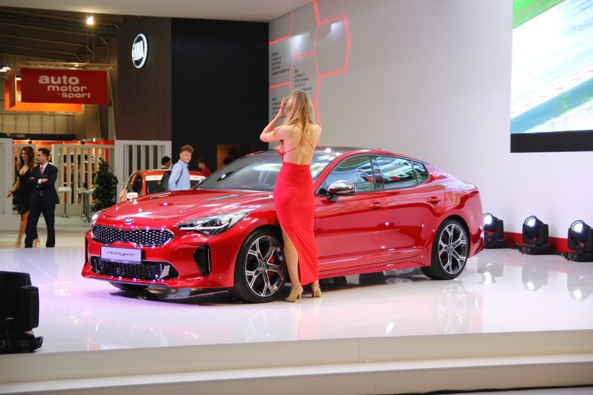 Poznań Motor Show 2017. Modelki i samochody [GALERIA]