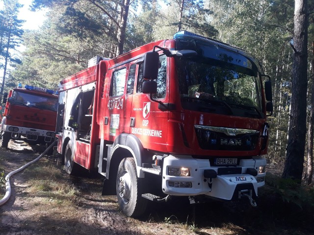 To były pracowite dni dla strażaków z OSP Dubicze Cerkiewne. W czwartek ratownicy gasili pożar lasu i ścierniska w okolicy Dubicz. Następnego dnia jednostka wyjeżdżała dwa razy - do dogaszania poszycia w lesie oraz pożaru lasu w pobliżu zalewu Bachmaty.