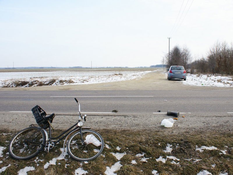 Śmiertelne potrącenie rowerzysty. Pięć godzin walki o życie. (zdjęcia)