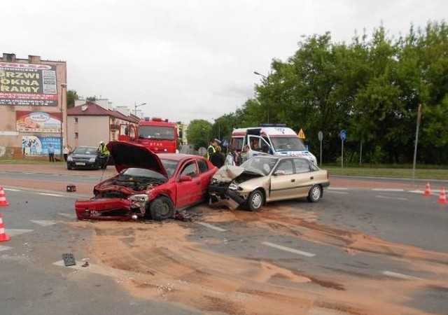 Po piątkowym zderzeniu na skrzyżowaniu w Ostrowcu