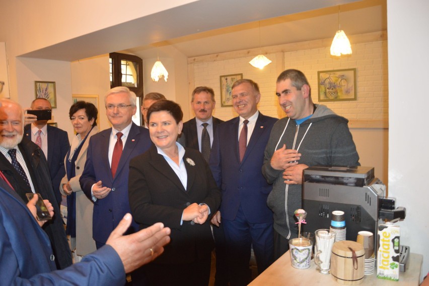 Wybory samorządowe 2018. Wicepremier Beata Szydło spotkała się z tarnowianami na Rynku [ZDJĘCIA]