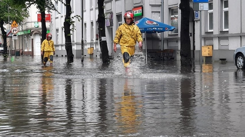 Ulewa w Koszalinie. Zalane ulice, są utrudnienia