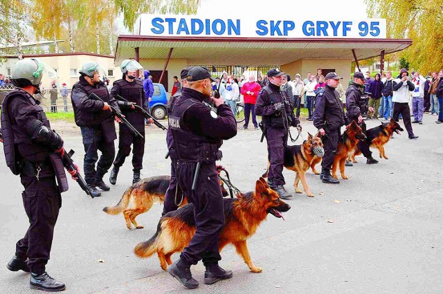 Policja tym razem zapobiegła stadionowym ekscesom.