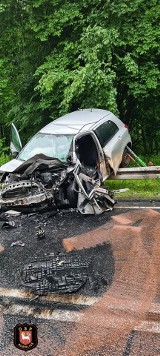 Groźny wypadek na drodze krajowej nr 25 koło Bobolic. Dwie osoby ranne