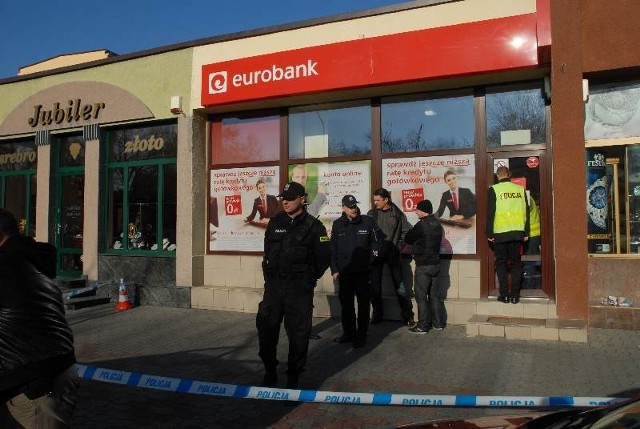 Do napadu na bank doszło około południa