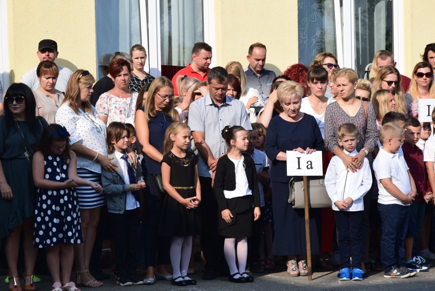 Ponad setka „pierwszaków” uroczyście i radośnie rozpoczęła nowy rok szkolny w szkołach gminy Bodzechów