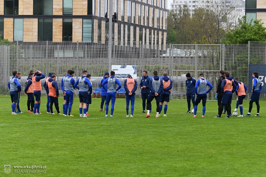 Poniedziałkowy trening piłkarzy Arki Gdynia na obiektach...