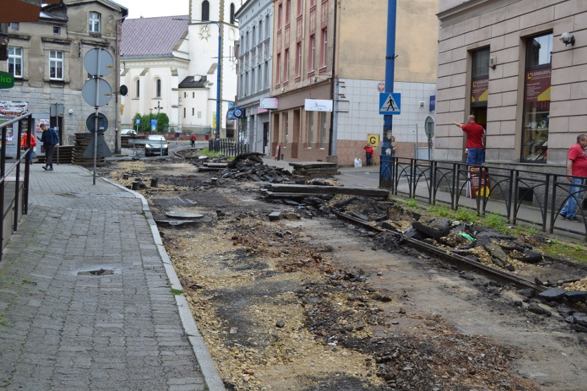 W Mysłowicach trwa remont torowiska tramwajowego. To długo...