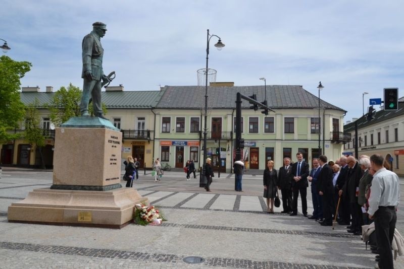 80. rocznica śmierci marszałka Józefa Piłsudskiego w Suwałkach (zdjęcia)