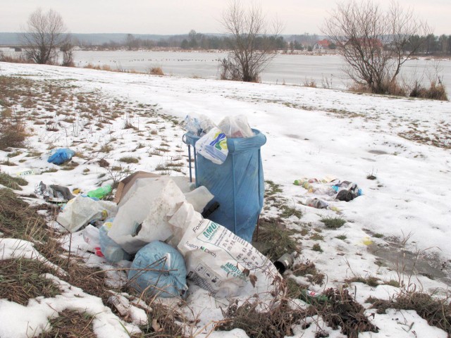 W tym roku otoczenie zalewu w Brodach będą sprzątać służby podległe gminie