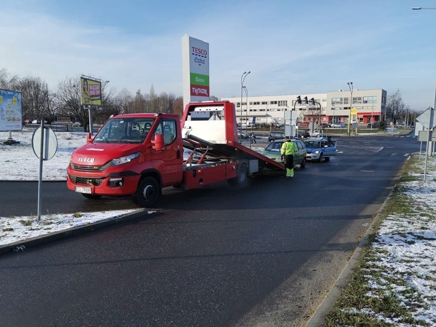 Renault blokował wjazd na parking Tesco przy ul. Energetyków...