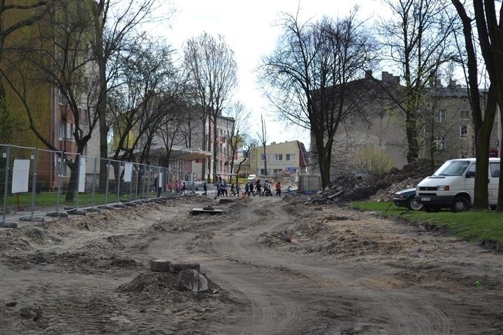 Częstochowa: Prace na ulicy Nadrzecznej znów wstrzymano. Odkryto cmentarz choleryczny z XIX wieku