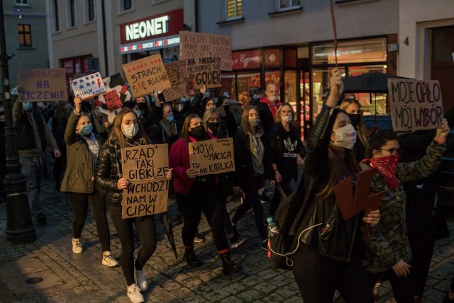 Mieszkańcy Wąbrzeźna i okolic protestowali dwukrotnie od dnia 22 października, gdy Trybunał Konstytucyjny orzekł, że aborcja z powodu ciężkich wad płodu jest niezgodna z konstytucją