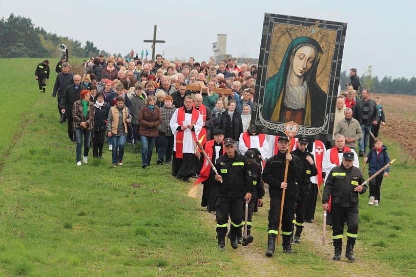 W Drodze Krzyżowej na Kalwarii Rokitniańskiej uczestniczyło...