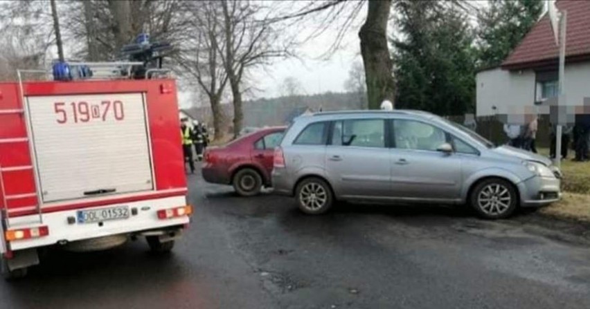 Groźny wypadek dwóch samochodów. Lądował śmigłowiec LPR