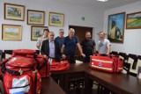 Strażacy ochotnicy z gminy Szydłów otrzymali nowy sprzęt ratownictwa medycznego