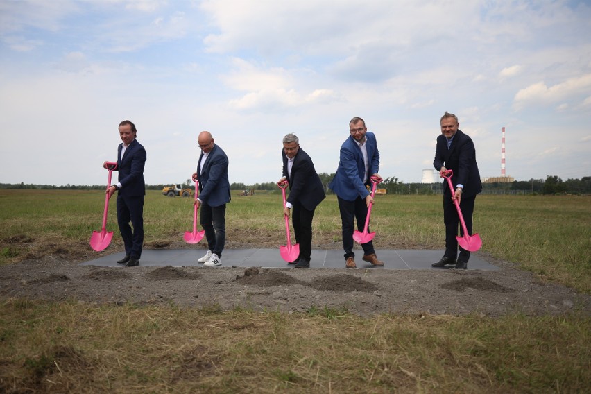 Tauron inwestuje w zieloną energię. W Mysłowicach rozpoczęto budowę największej elektrowni fotowoltaicznej w Polsce 