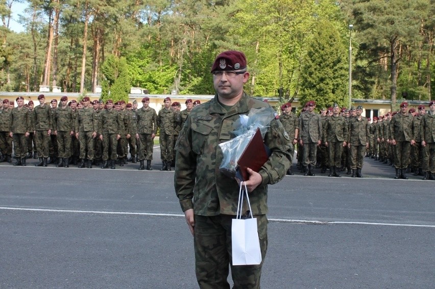 Żołnierz uratował życie rannego policjanta z Opoczna. Został wyróżniony za bohaterską postawę