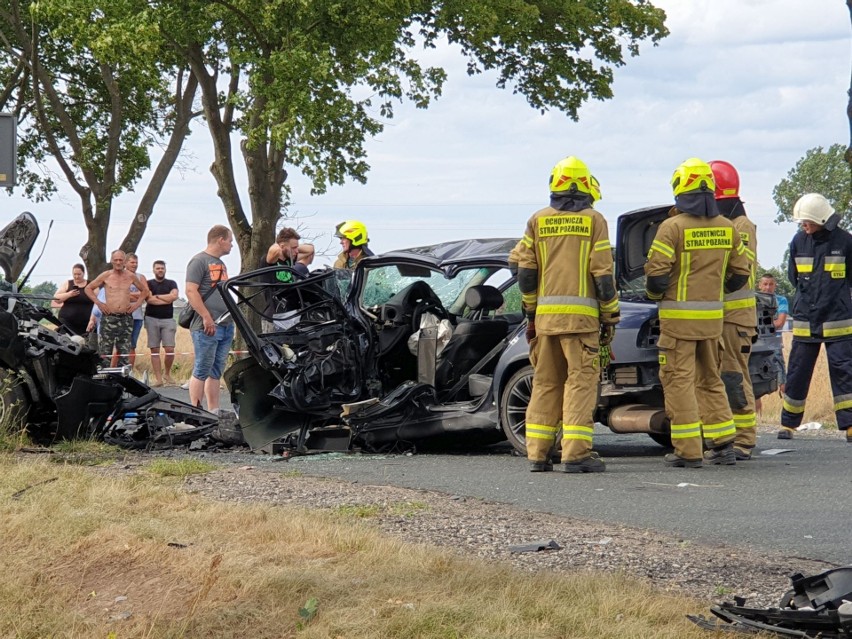 Tragiczny wypadek w Mariankach. Nie żyje kierujący BMW....