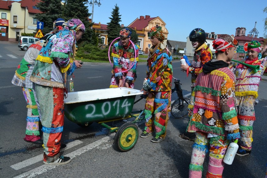 Wilamowskie śmiergusty 2014, czyli leją od samego rana