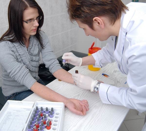 Justyna Samolewicz: - po raz pierwszy robię testy na alergię, aby sprawdzić na co jestem uczulona. Badanie w WSS przy ul. Warzywnej w Rzeszowie przeprowadza pielęgniarka Krystyna Sypel.