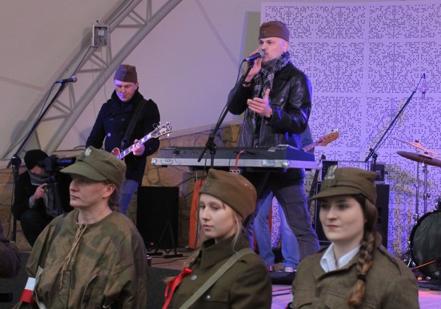 Zespół Lustro zagrał partyzanckie szlagiery w radomskiej muszli koncertowej