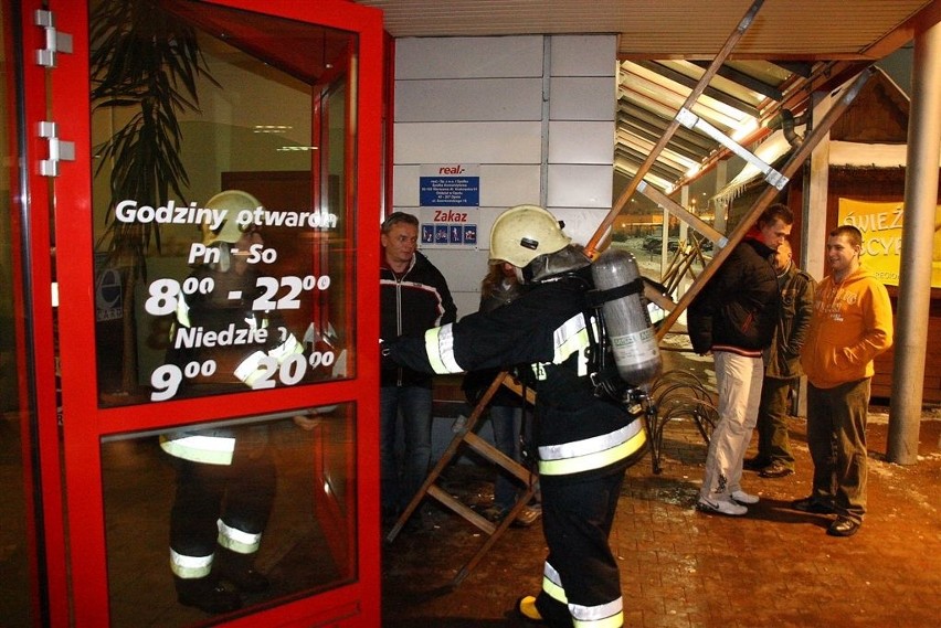 Opole: Ewakuacja Reala. W jednym ze sklepów uruchomily sie...