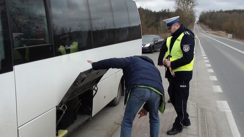 Akcja BUS. Jednego dnia policjanci zatrzymali 37 dowodów rejestracyjnych (zdjęcia)