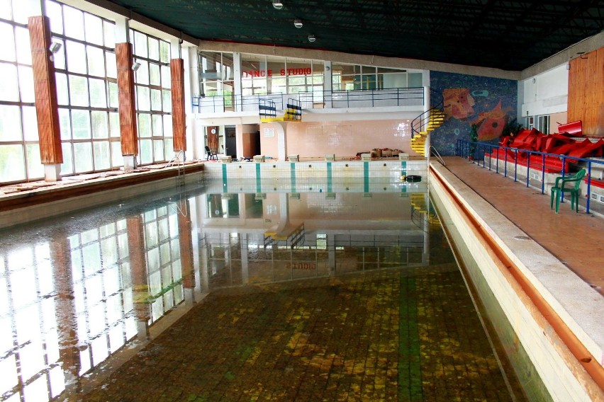 Trwa wielka przebudowa basenu przy ul. Bażyńskich w Toruniu....