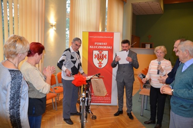 Tadeusz Töppich przejechał na dwóch kółkach 793 km, w nagrodę dostał rower.